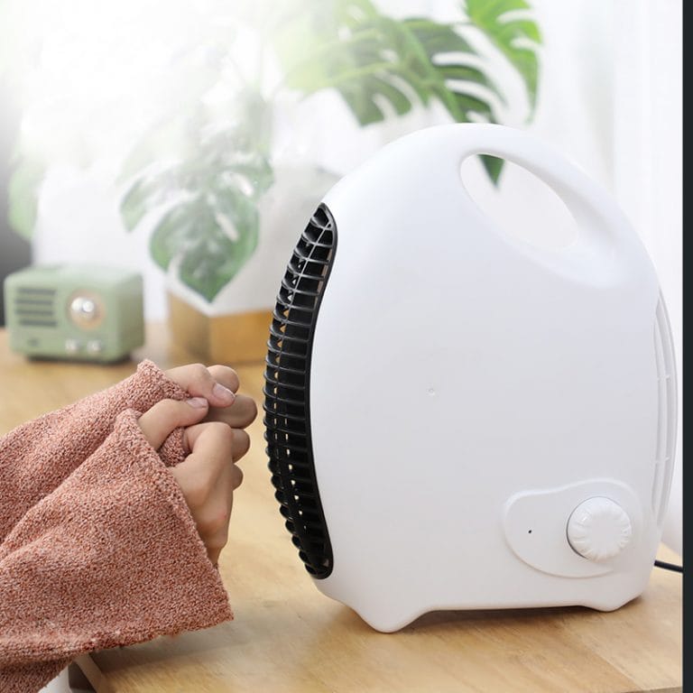 Máy sưởi mini tỏa nhiệt tiện lợi trong sử dụng 