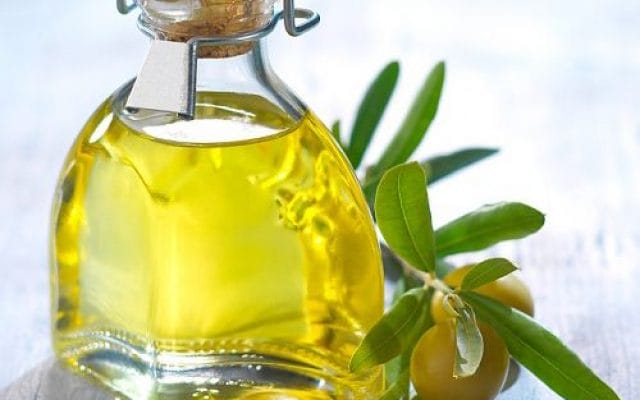 Dầu oliu loại dầu tốt cho sức khỏe được nhiều người lựa chọn